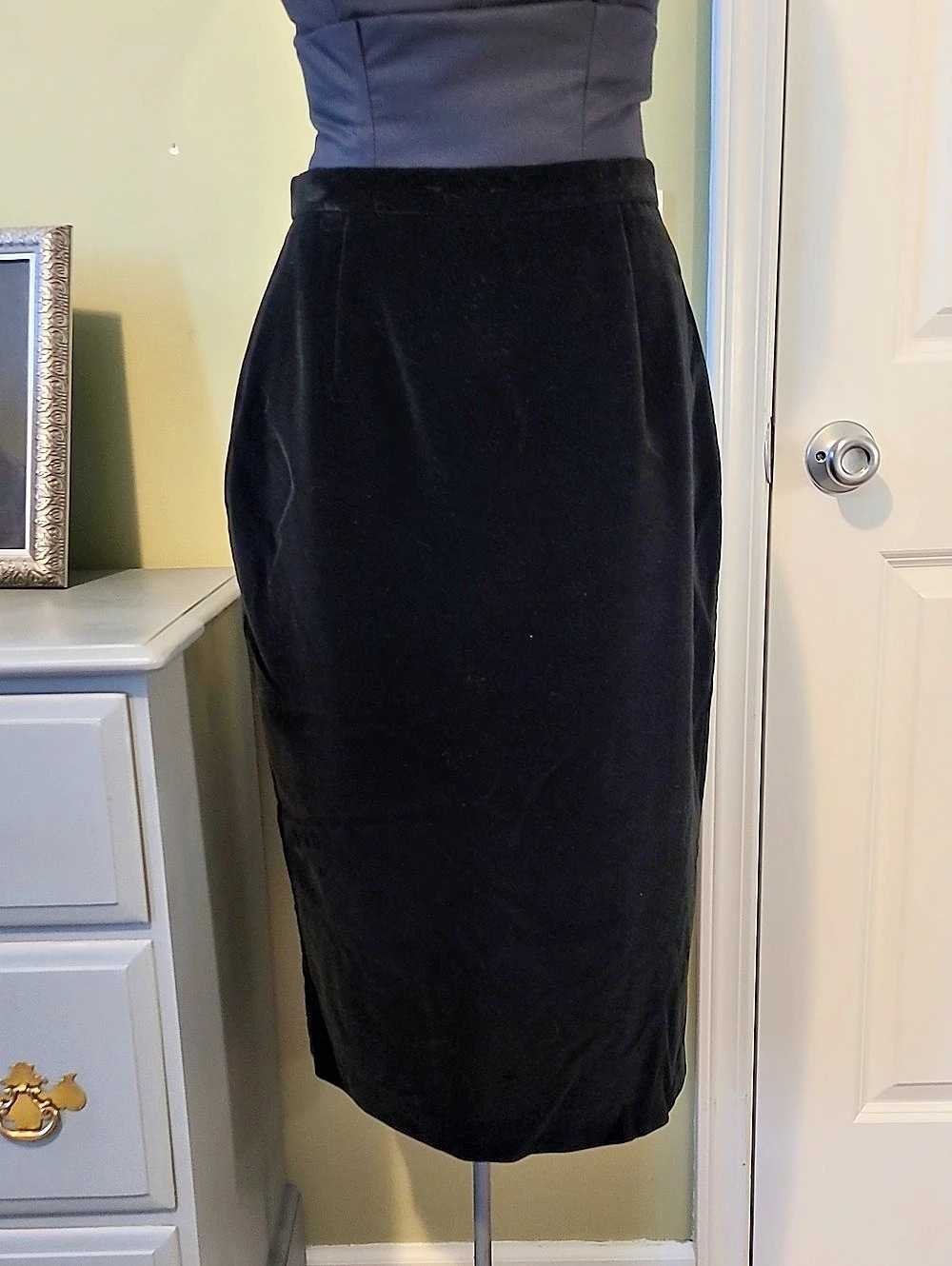 Pine & Co Vintage Black Velvet Pencil Skirt Black Size 10, Whimsigoth, Dark Aca